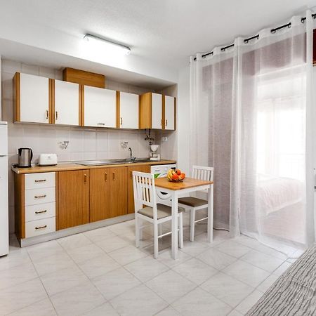 Estudio Joven Pura Torrevieja Bagian luar foto