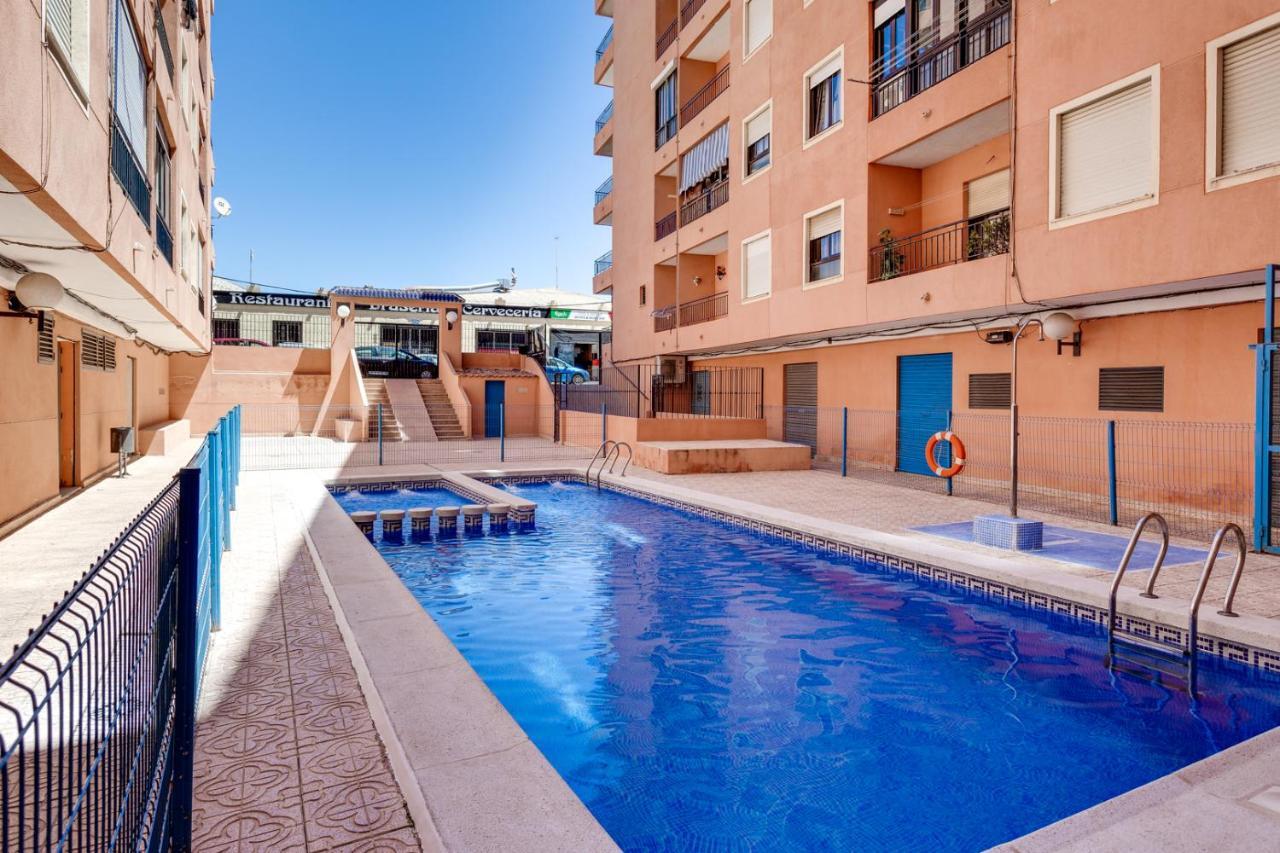 Estudio Joven Pura Torrevieja Bagian luar foto