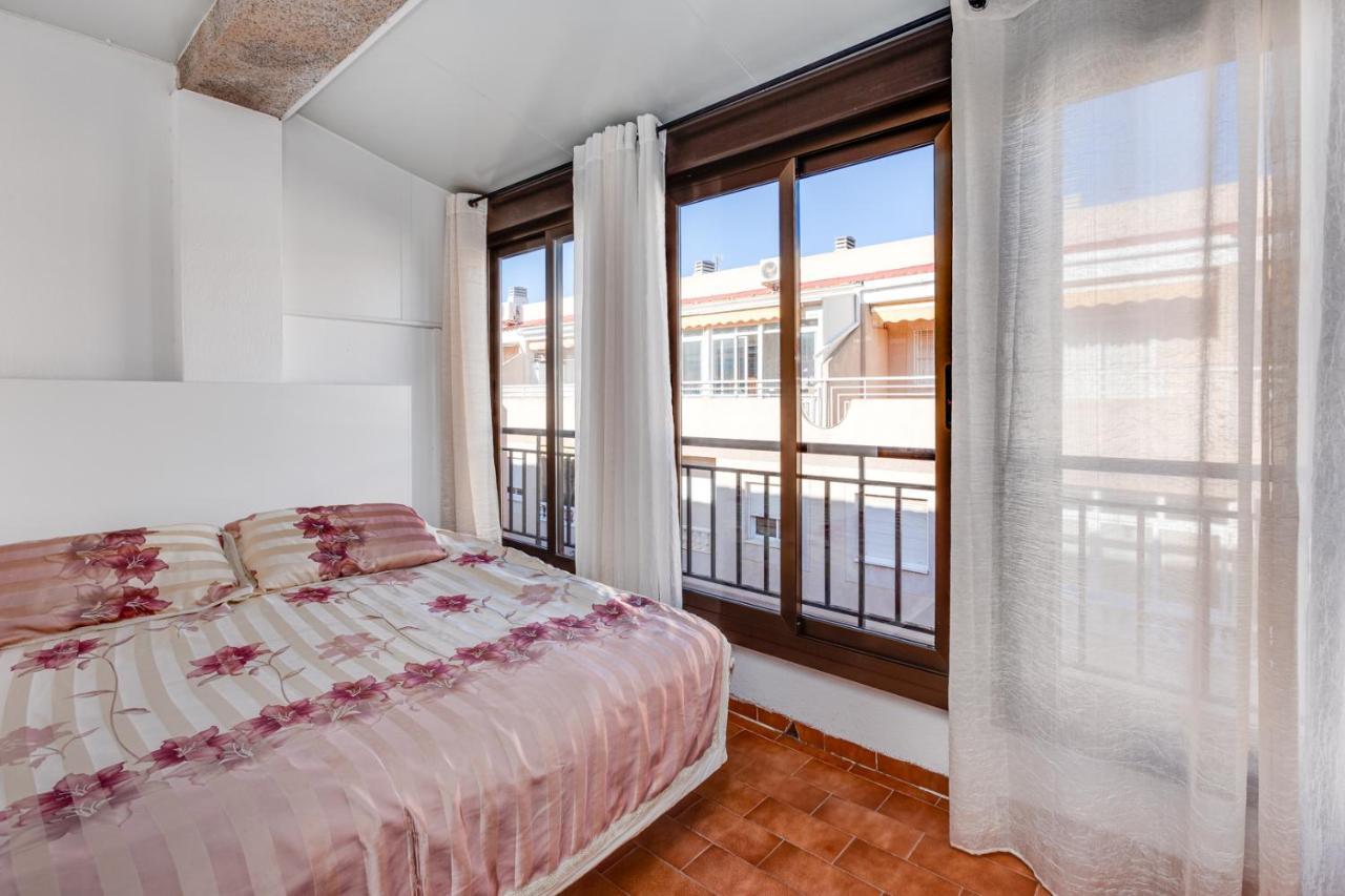 Estudio Joven Pura Torrevieja Bagian luar foto