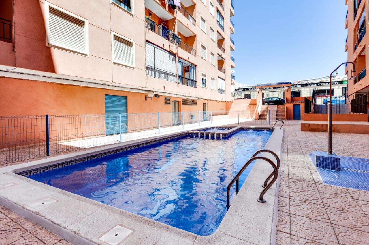 Estudio Joven Pura Torrevieja Bagian luar foto
